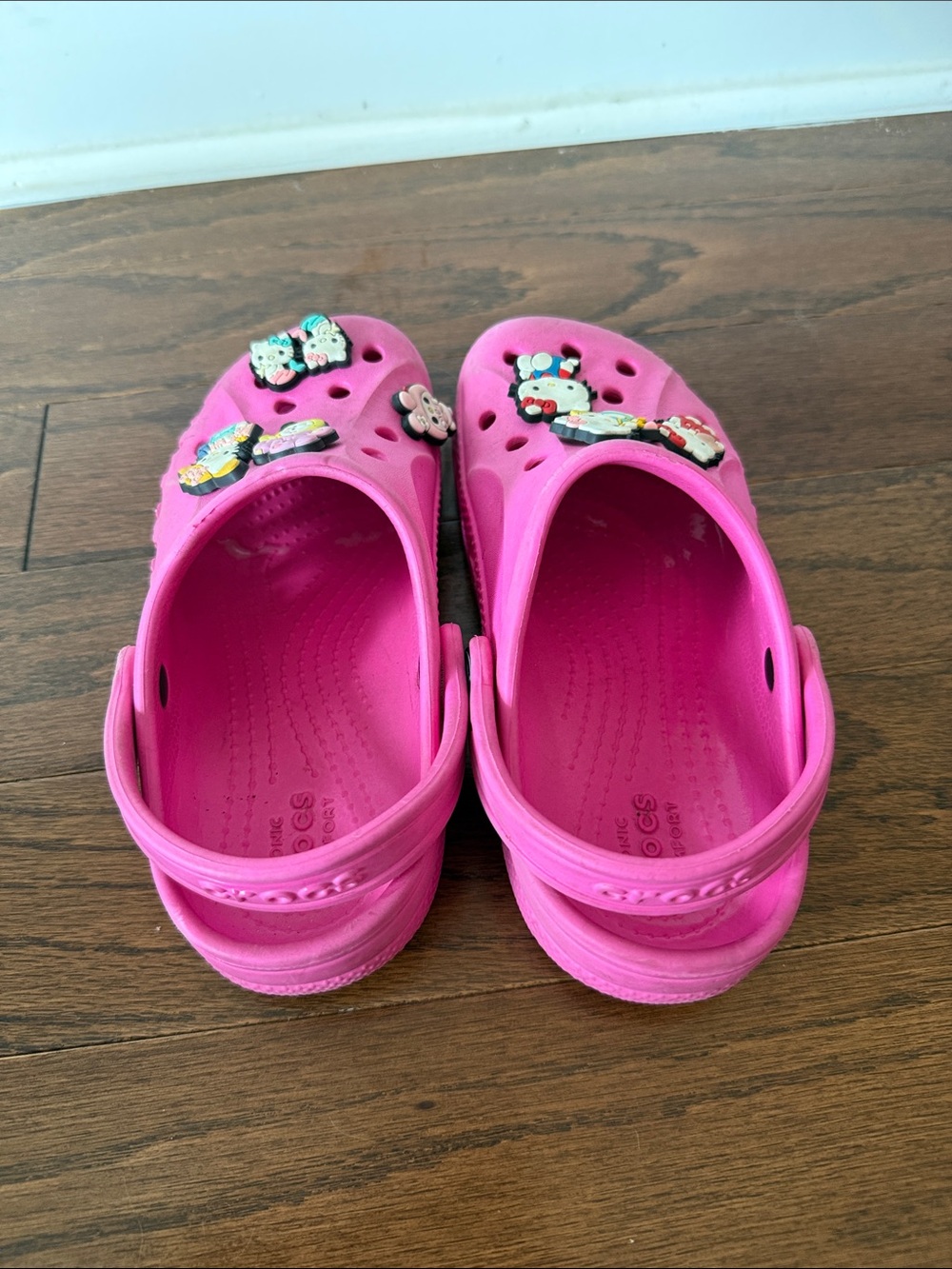 CROCS Kids Hot Pink Clog Sandals with Hello Kitty Character Charms - Picture 4 of 4